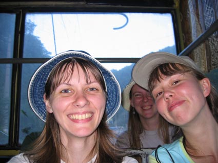 В Симферополь, три девицы под окном.. троллейбуса
